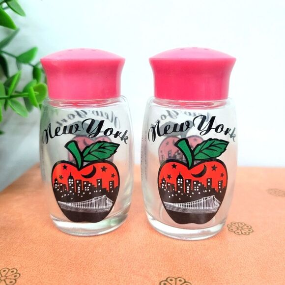 Vintage New York “Big Apple” Salt & Pepper Shakers 🌆🍎 - Picture 7 of 7